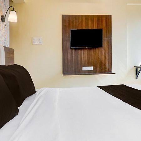Super Collection O Veerbhadra Nagar Baner Hotel Meribel Village Exterior photo