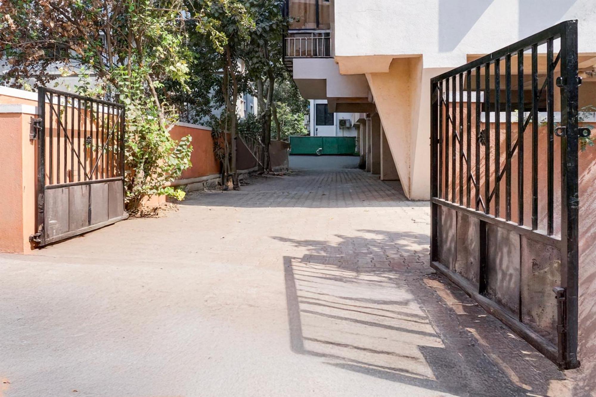 Super Collection O Veerbhadra Nagar Baner Hotel Meribel Village Exterior photo